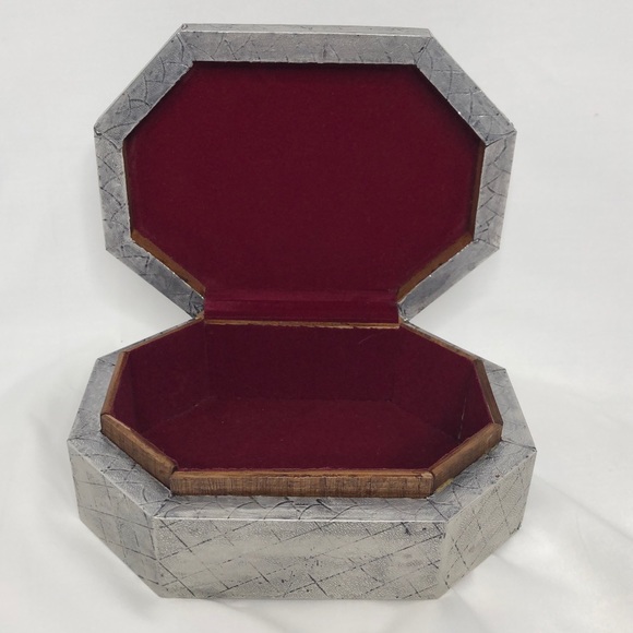 Vintage, Authentic and Hand-Made Arabian Desert Jewelry Box - Picture 2 of 4